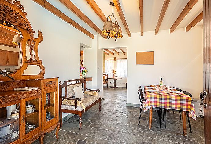 Dining area . - Villa Petroktisto . (Galleria fotografica) }}