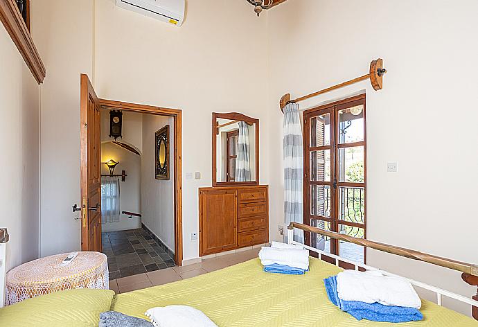 Double bedroom with A/C . - Villa Petroktisto . (Photo Gallery) }}