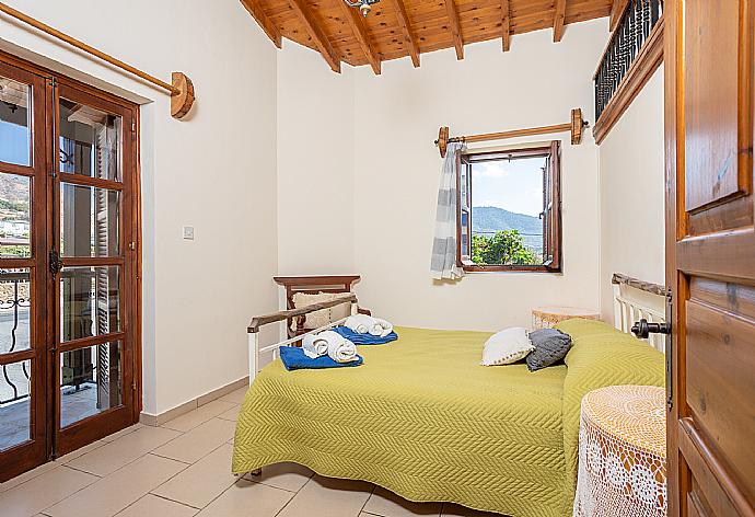 Double bedroom with A/C . - Villa Petroktisto . (Photo Gallery) }}