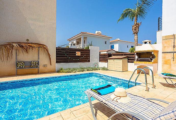 Private pool and terrace . - Villa Vitamin Blue . (Fotogalerie) }}