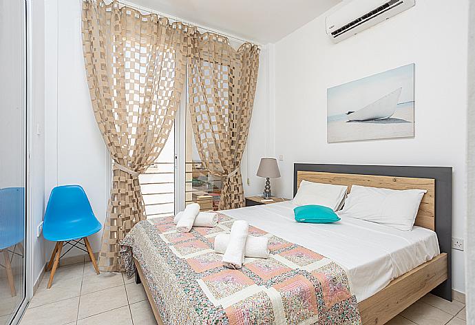 Double bedroom with A/C and balcony access . - Villa Vitamin Blue . (Galleria fotografica) }}