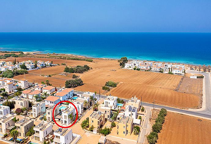 Aerial view showing location of Villa Vitamin Blue . - Villa Vitamin Blue . (Fotogalerie) }}