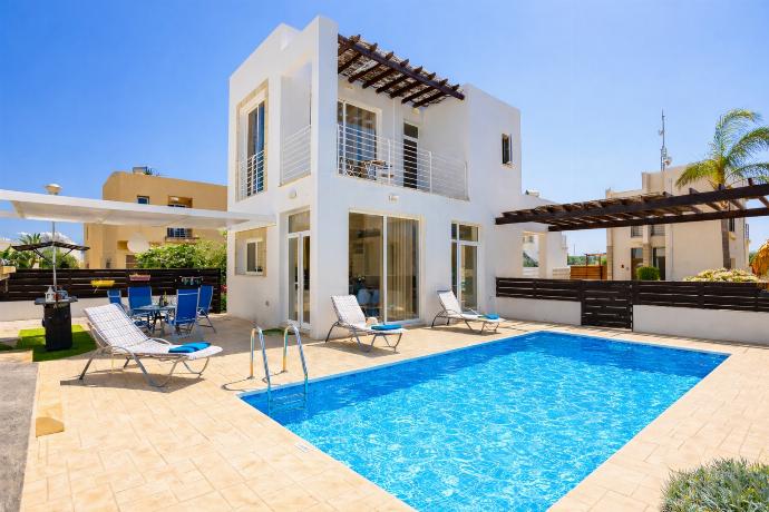 Play VILLA VITAMIN BLUE Video