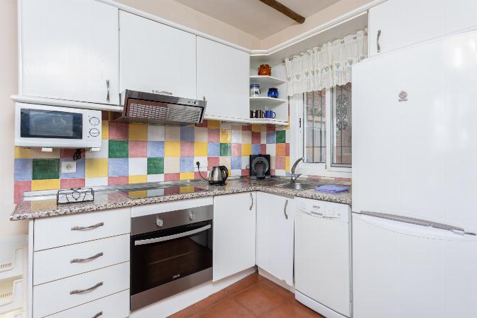 Equipped kitchen . - Villa Paloma . (Photo Gallery) }}