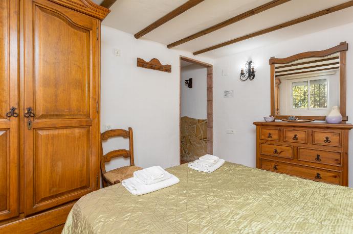 Double bedroom with A/C . - Villa Paloma . (Photo Gallery) }}