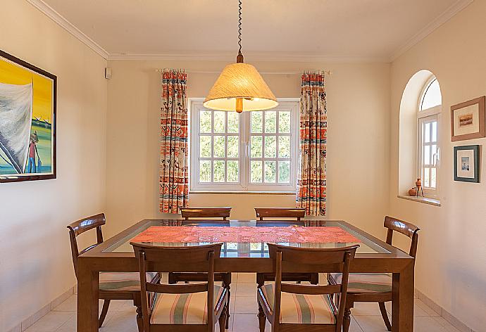 Dining area . - Villa Gabi . (Галерея фотографий) }}