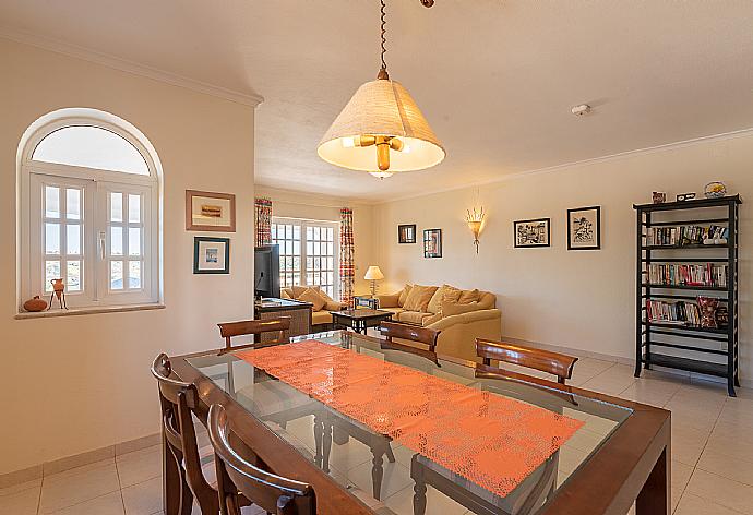 Open-space living room and dining area . - Villa Gabi . (Galería de imágenes) }}