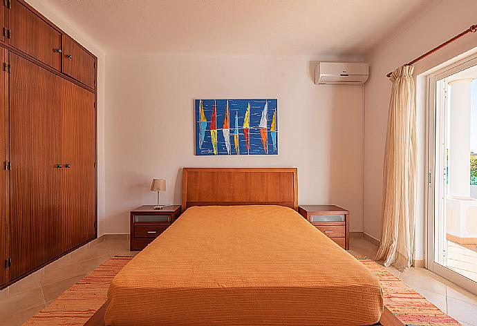 Double room with A/C . - Villa Gui . (Galleria fotografica) }}