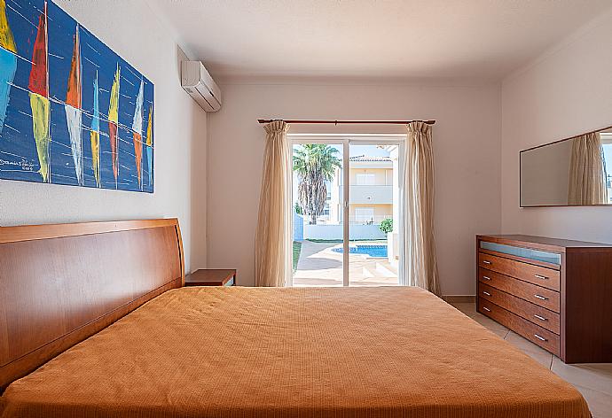 Double room with A/C . - Villa Gui . (Fotogalerie) }}