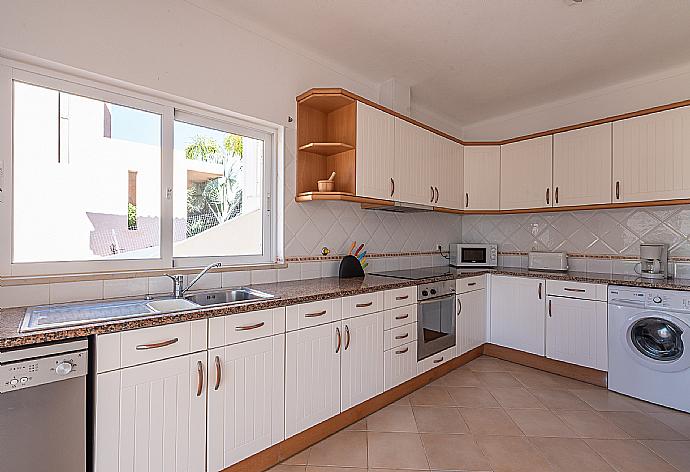 Equipped kitchen . - Villa Gui . (Fotogalerie) }}