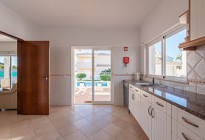 Equipped kitchen . - Villa Gui . (Fotogalerie) }}