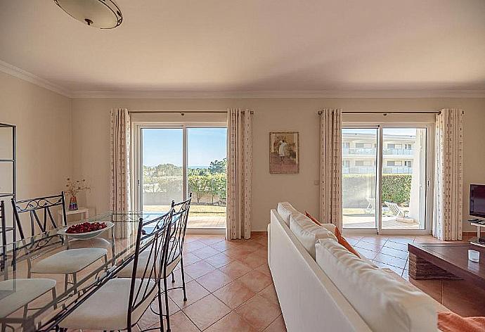 Open-space dining area and living room . - Villa Costa . (Galleria fotografica) }}