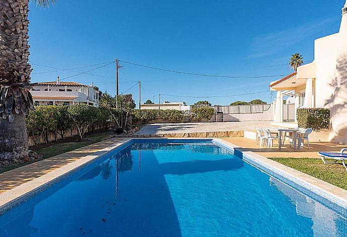 Swimming pool . - Villa Costa . (Fotogalerie) }}