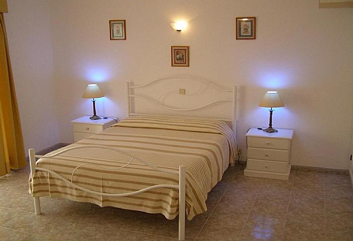 Double room . - Villa Cerrinho . (Галерея фотографий) }}