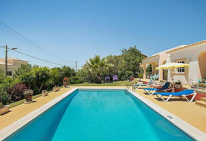 Swimming pool . - Villa Cerrinho . (Galería de imágenes) }}