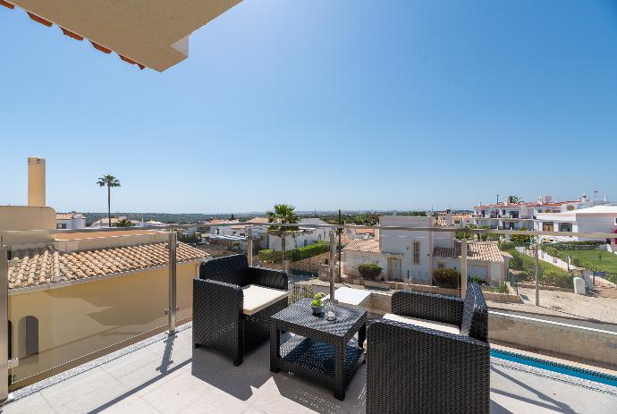 Outdoor upper terrace area with panoramic sea views . - Villa Quinta do Jolu . (Galería de imágenes) }}