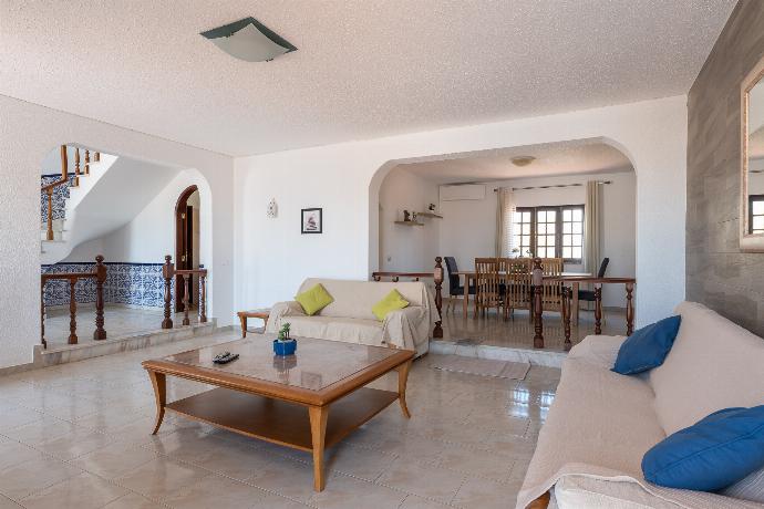 Living room with comfortable sofas and  access to the terrace. . - Villa Quinta do Jolu . (Photo Gallery) }}