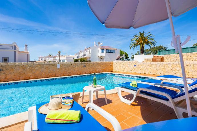 Private pool and terrace . - Villa Quinta do Jolu . (Fotogalerie) }}