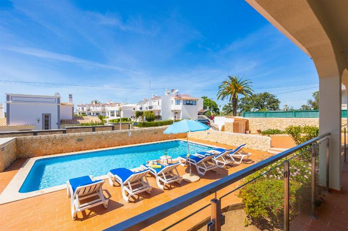 Private pool and terrace . - Villa Quinta do Jolu . (Fotogalerie) }}