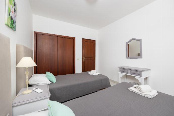 Twin bedroom with A/C . - Villa Quinta do Jolu . (Photo Gallery) }}