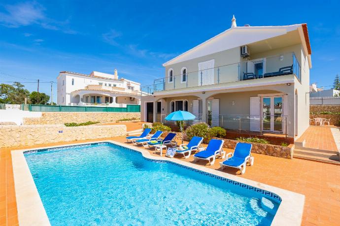 Beautiful villa with private pool and terrace . - Villa Quinta do Jolu . (Photo Gallery) }}