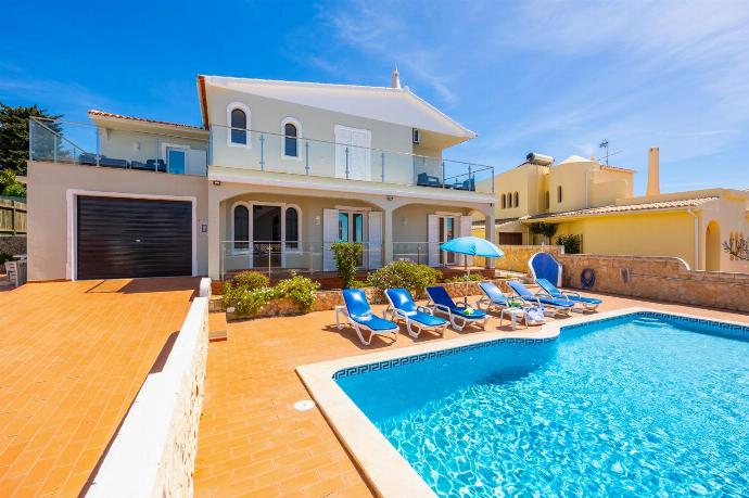 Beautiful villa with private pool and terrace . - Villa Quinta do Jolu . (Photo Gallery) }}
