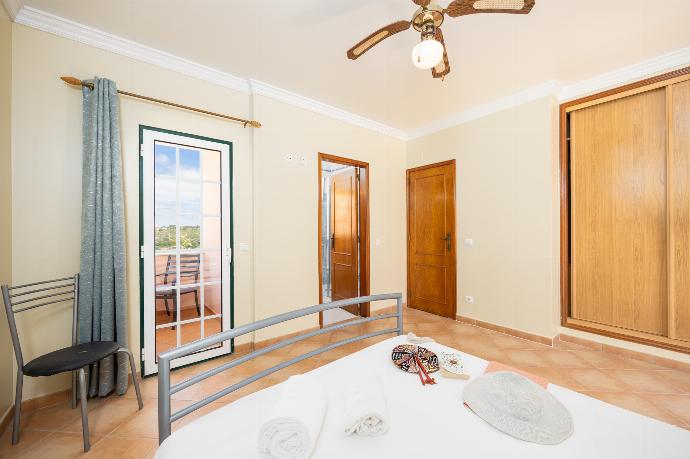 Double bedroom with en suite bathroom and A/C . - Villa Santa Maria . (Photo Gallery) }}