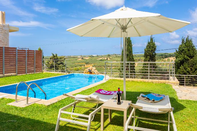 Private pool and terrace with views . - Stefania Villa Ena . (Galería de imágenes) }}
