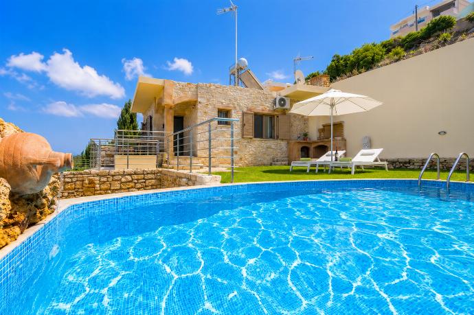 Beautiful villa with private pool and terrace with views . - Stefania Villa Ena . (Galería de imágenes) }}