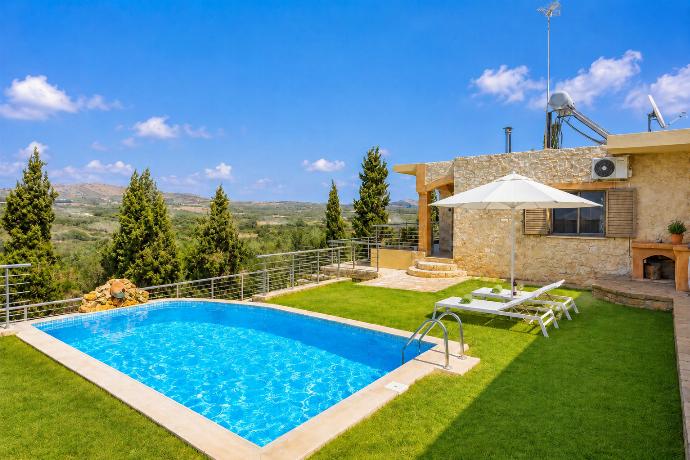,Beautiful villa with private pool and terrace with views . - Stefania Villa Ena . (Galería de imágenes) }}