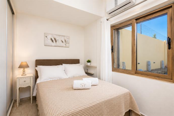 Double bedroom with A/C and TV . - Stefania Villa Ena . (Galería de imágenes) }}