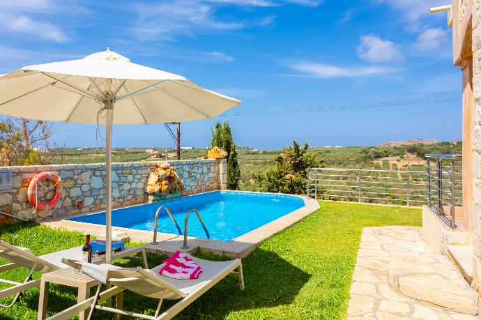 Private pool and terrace with views . - Stefania Villa Dio . (Galleria fotografica) }}