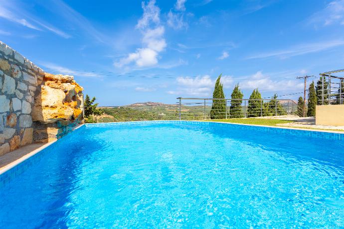 Private pool and terrace with views . - Stefania Villa Dio . (Fotogalerie) }}