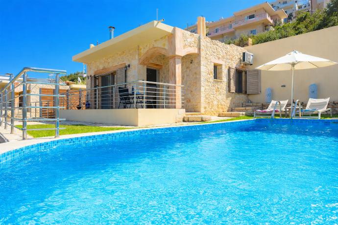 Play STEFANIA VILLA DIO Video