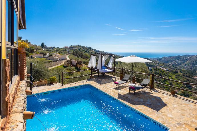 Private pool and terrace with panoramic views of sea and countryside . - Villa Cortijo El Amigo . (Галерея фотографий) }}