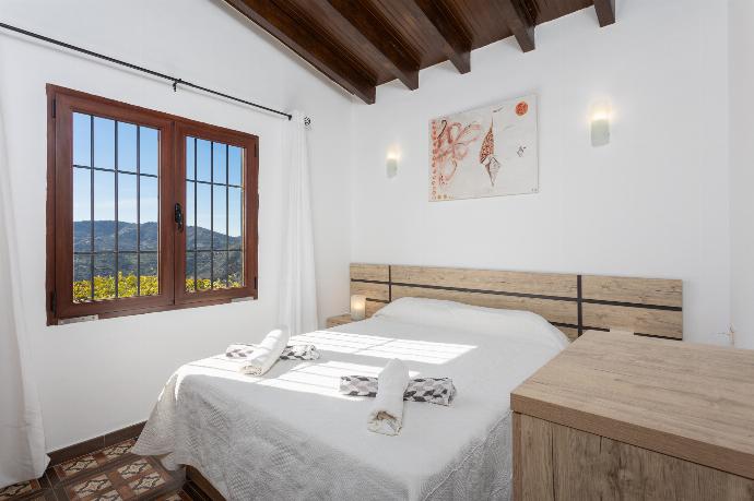 Double bedroom . - Villa Cortijo El Amigo . (Галерея фотографий) }}