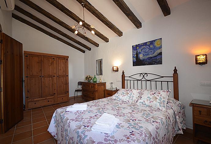 Double bedroom with A/C . - Villa Cortijo Mar . (Galería de imágenes) }}