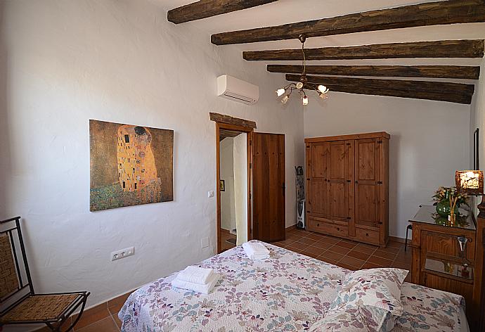 Double bedroom with A/C . - Villa Cortijo Mar . (Galería de imágenes) }}
