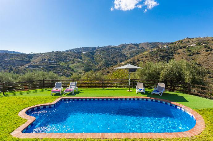 Private pool, terrace, and garden with countryside views . - Villa Cortijo Mar . (Галерея фотографий) }}