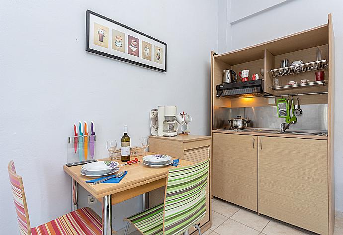 Equipped kitchen . - Niki Studio Dio . (Galerie de photos) }}