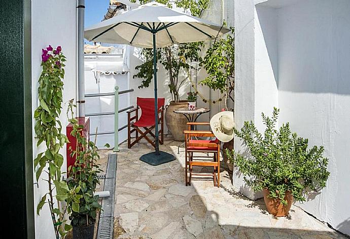 Shared terrace area . - Niki Studio Tria . (Photo Gallery) }}