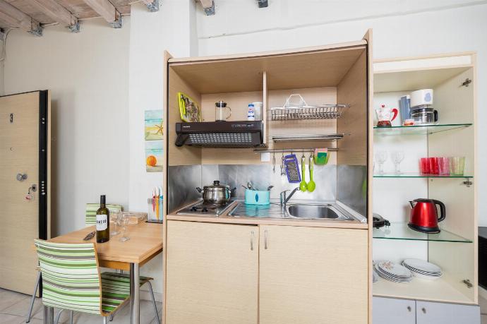 Equipped kitchenette . - Niki Studio Tria . (Photo Gallery) }}