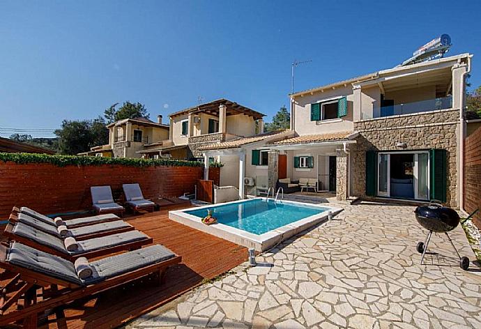 Beautiful villa with private swimming pool and sheltered area . - Villa George . (Galleria fotografica) }}