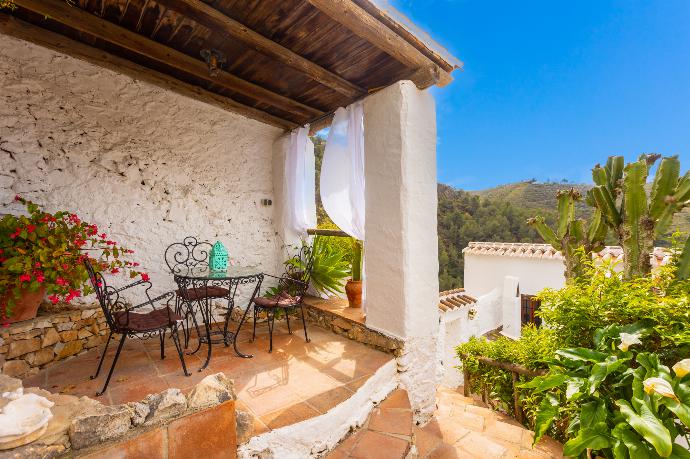 Sheltered terrace area with views . - Villa Jardin . (Galería de imágenes) }}