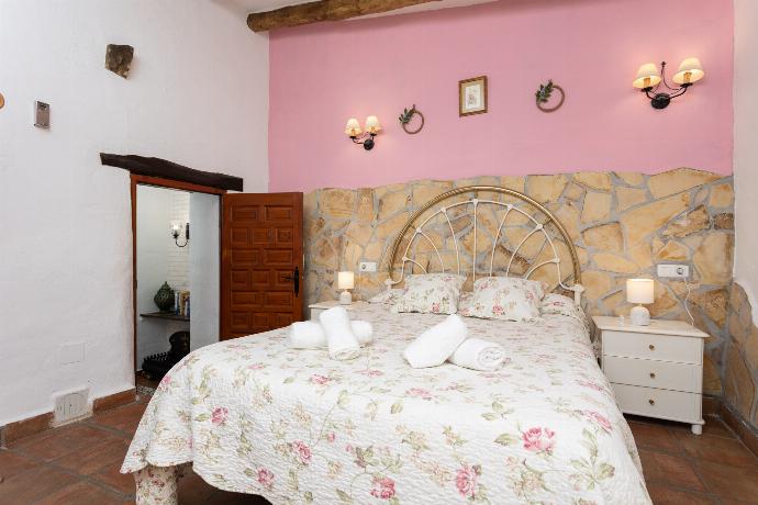 Double bedroom with A/C . - Villa Jardin . (Galería de imágenes) }}