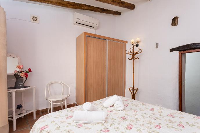 Double bedroom with A/C . - Villa Jardin . (Galleria fotografica) }}