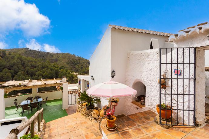 Beautiful villa with private heated pool, terraces, and mountain views . - Villa Jardin . (Galleria fotografica) }}