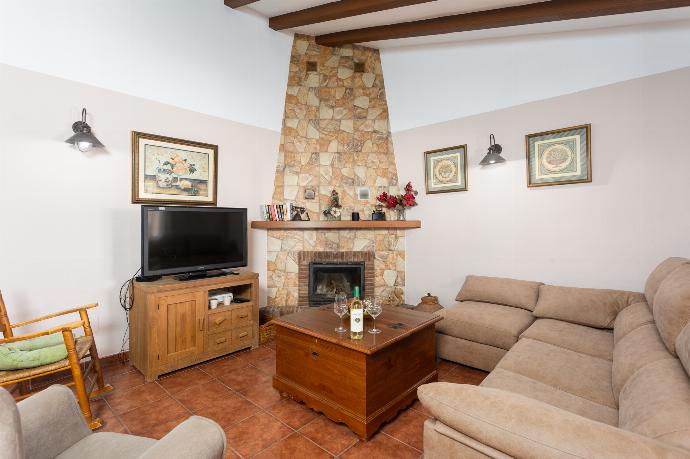Open-plan living room with sofa, dining area, kitchen, ornamental fireplace, WiFi internet, and satellite TV . - Villa Loli Imaroga One . (Photo Gallery) }}