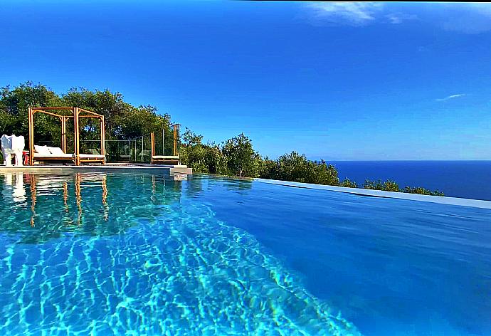 Private infinity pool and terrace with panoramic sea views . - Villa Horizon Blue . (Galerie de photos) }}