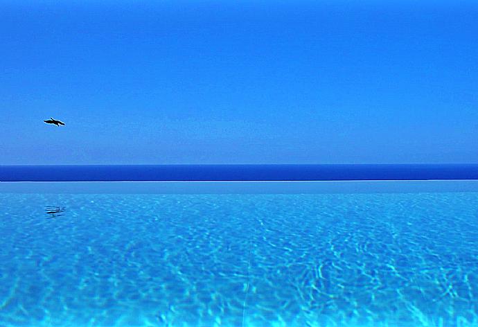 Private infinity pool and terrace with panoramic sea views . - Villa Horizon Blue . (Photo Gallery) }}
